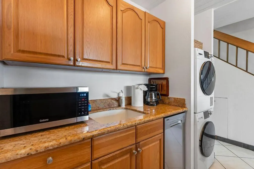 Ocean View Condo, Walk To Beach, Cafes & Shops Kihei